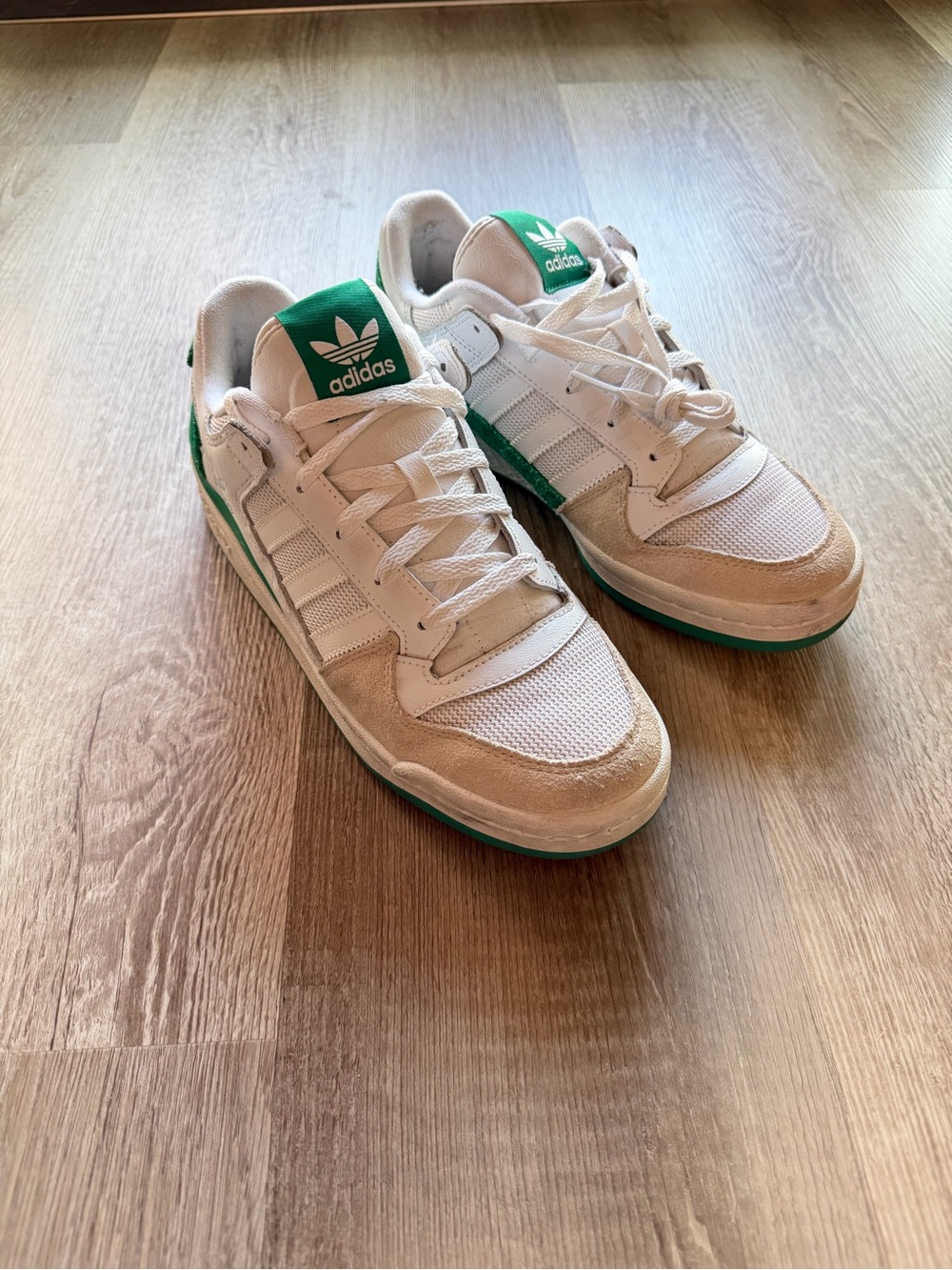 adidas White & Green Men's Low-Top Sneakers with Suede Overlay - Picture 1 of 6